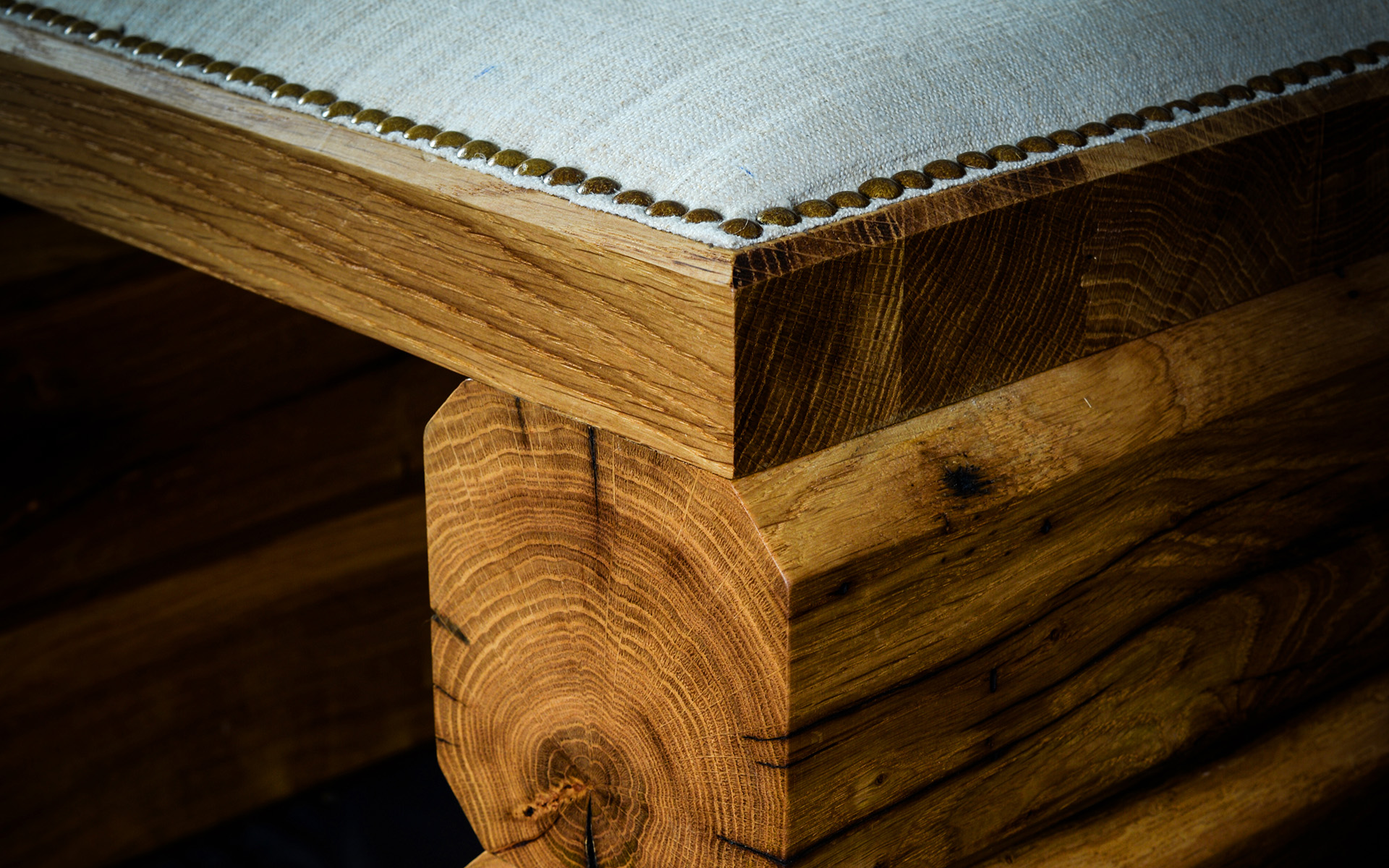 Artiliadesign — detalj masivnog namještaja, fotografija 1